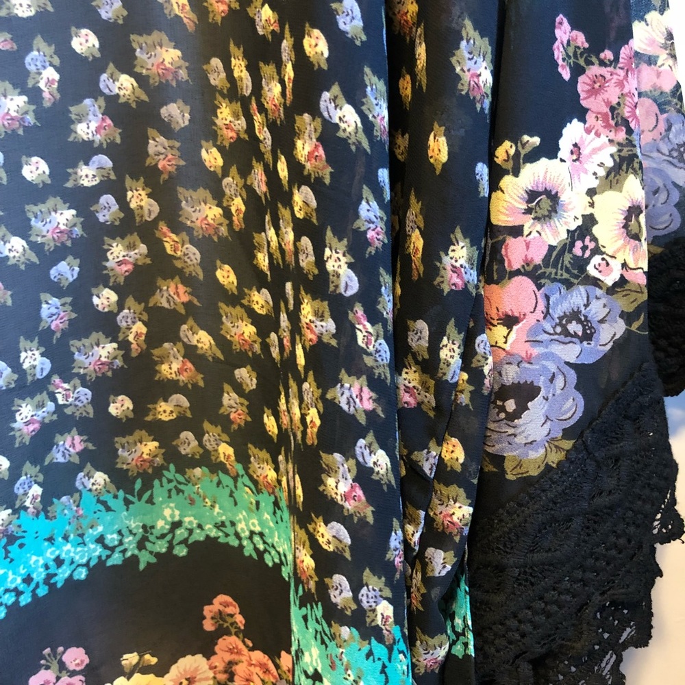 Kimono with trim